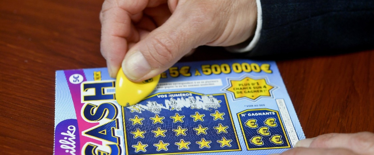 Ses voleurs gagnent 500 000€ au ticket Cash, il propose un «deal»